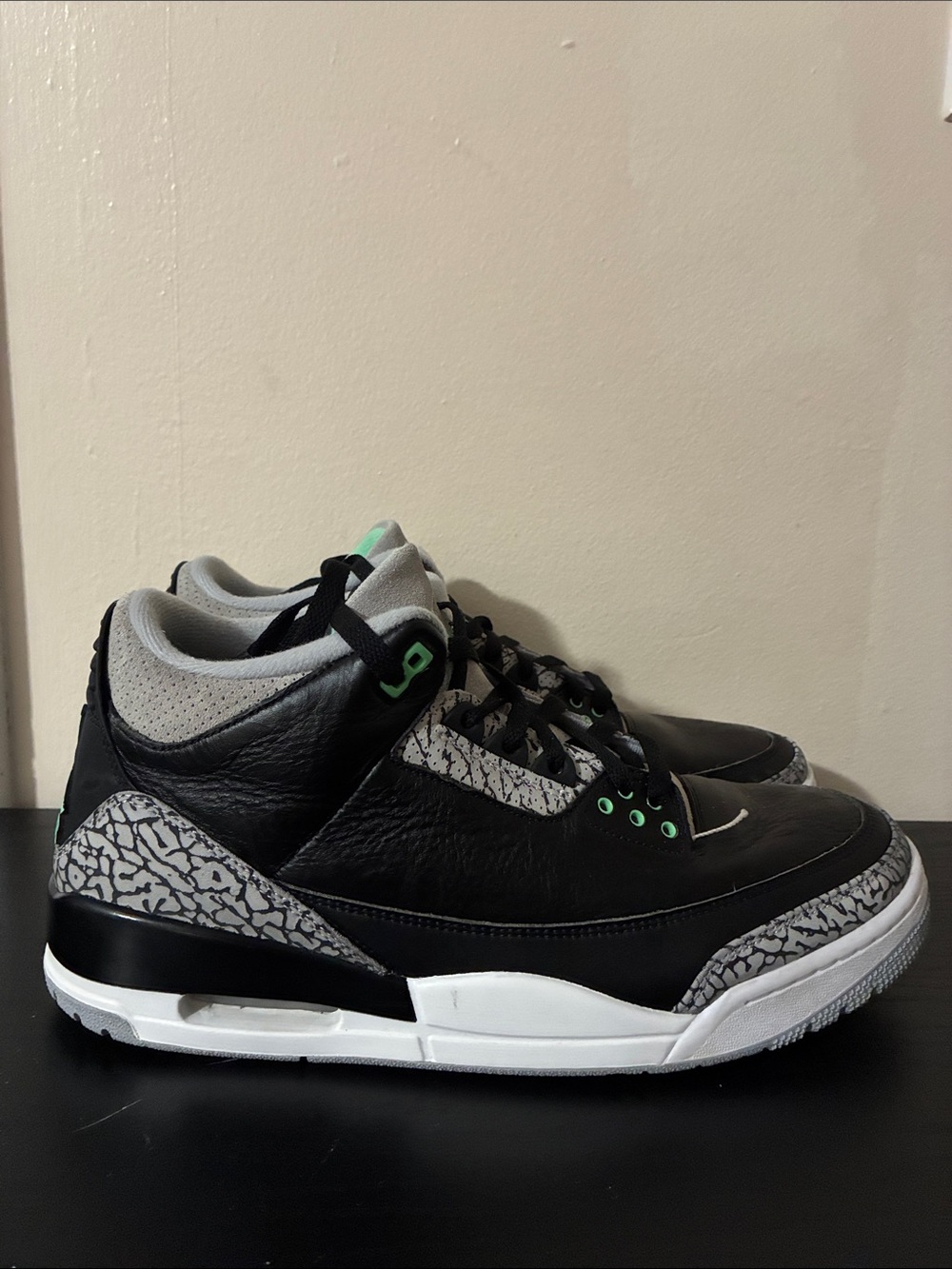 Air Jordan 3 Retro Green Glow sneakers Men’s shoes size 12